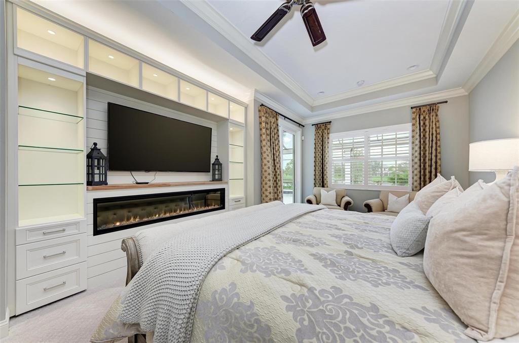 FOUNDERS CLUB - Residential