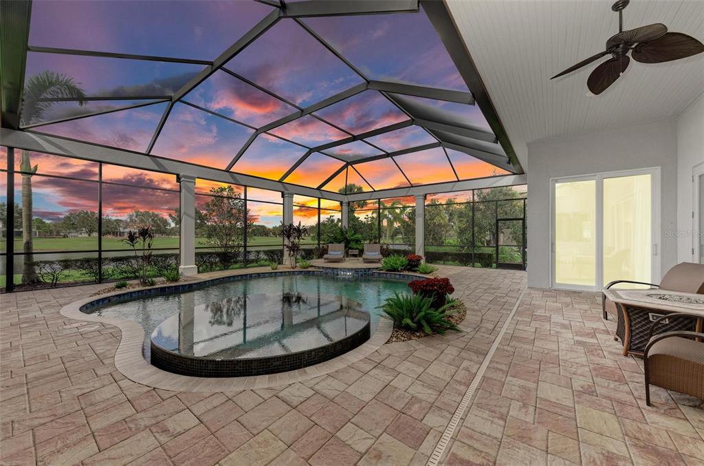 FOUNDERS CLUB - Residential