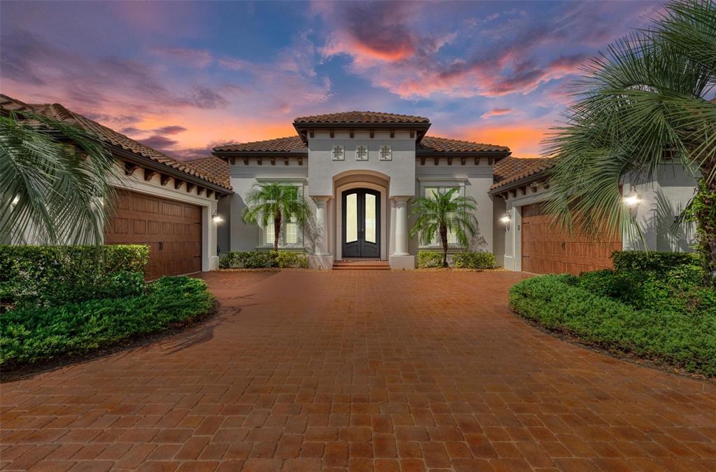 FOUNDERS CLUB - Residential