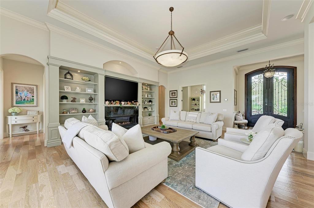 FOUNDERS CLUB - Residential