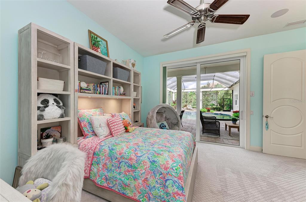 FOUNDERS CLUB - Residential