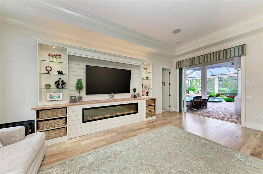 FOUNDERS CLUB - Residential