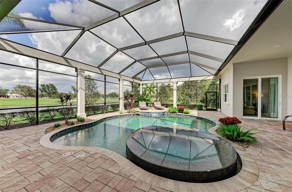 FOUNDERS CLUB - Residential