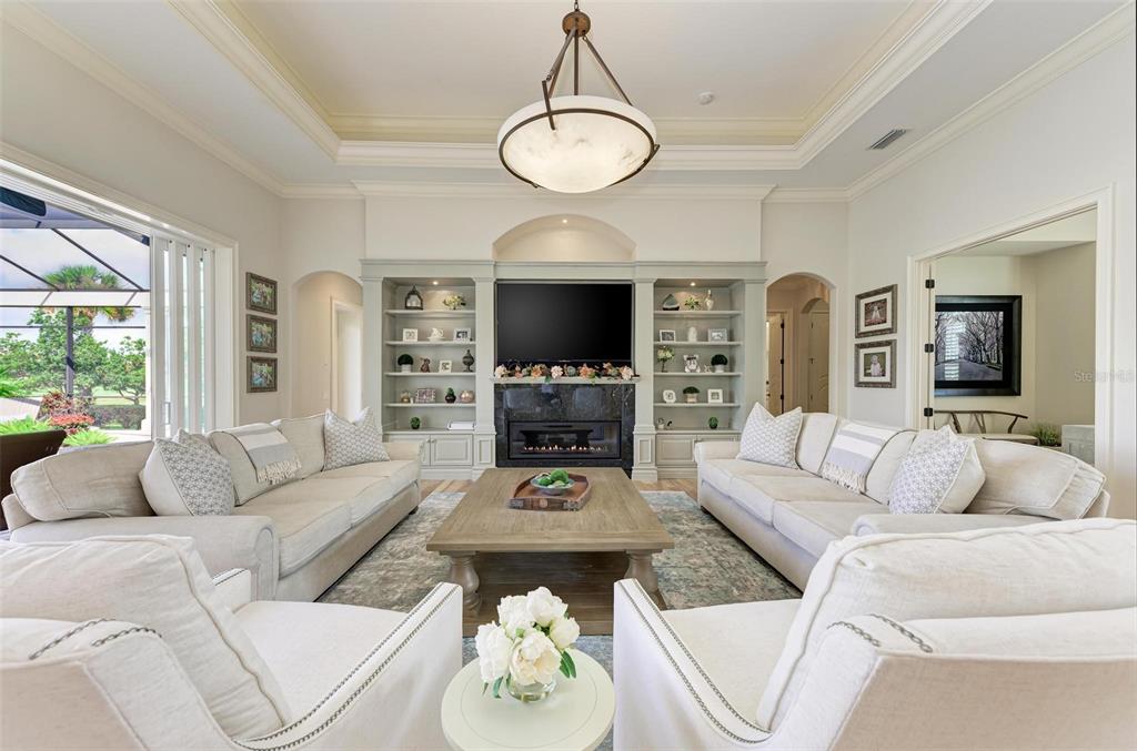 FOUNDERS CLUB - Residential