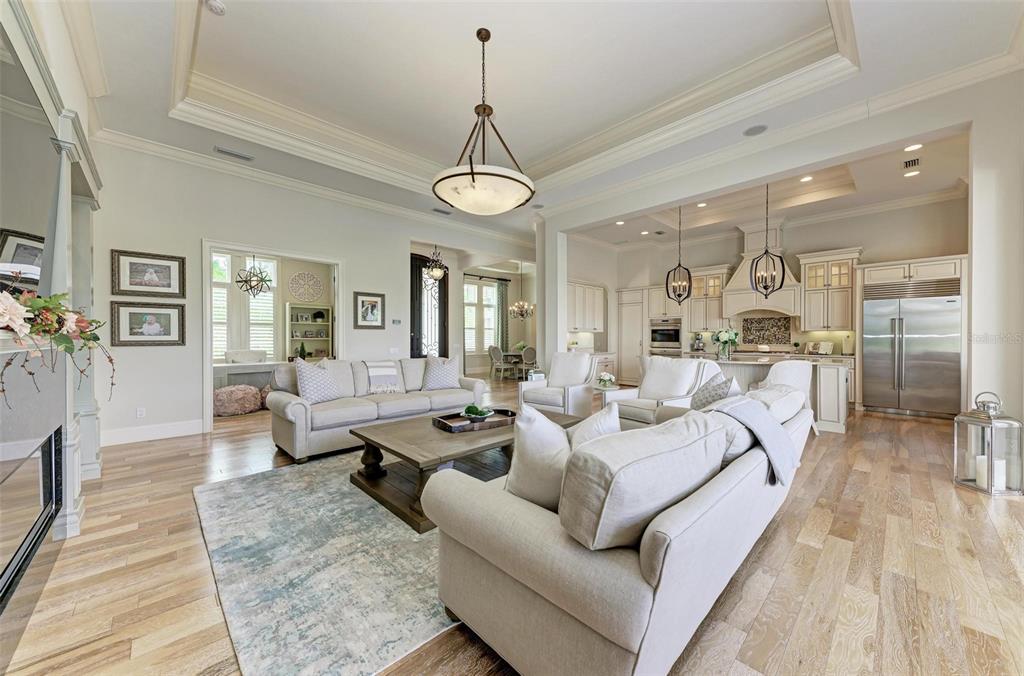 FOUNDERS CLUB - Residential