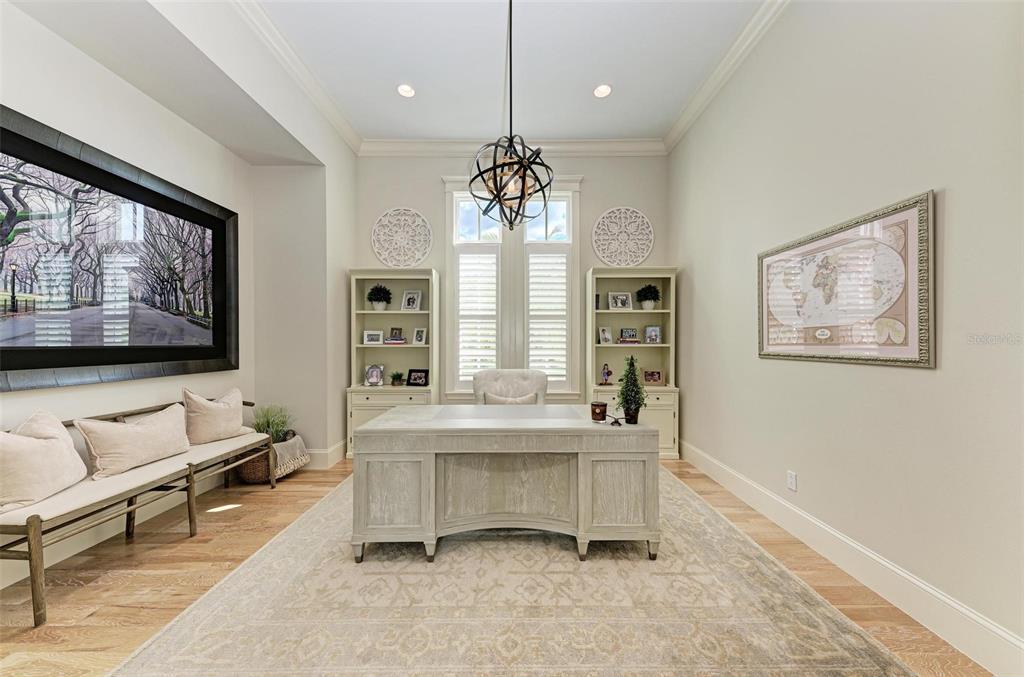 FOUNDERS CLUB - Residential