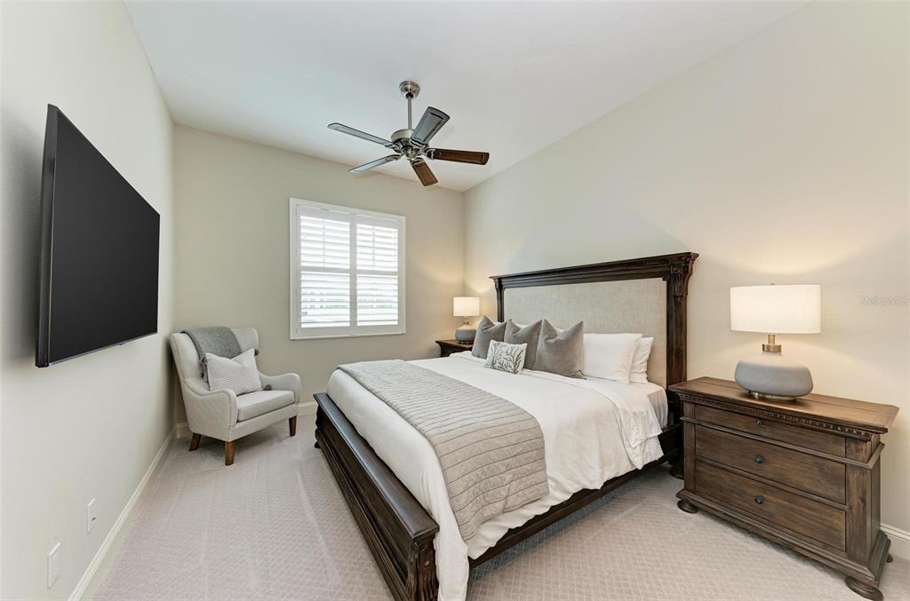 FOUNDERS CLUB - Residential