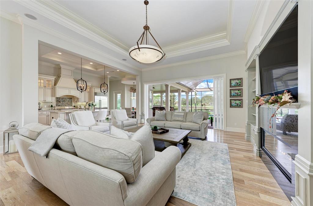 FOUNDERS CLUB - Residential