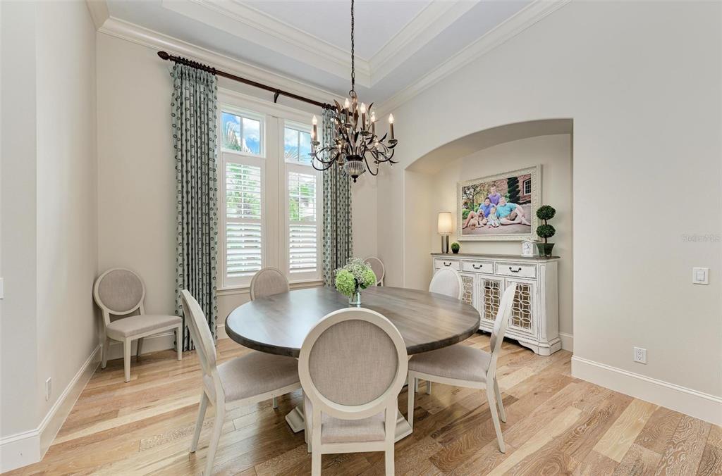 FOUNDERS CLUB - Residential