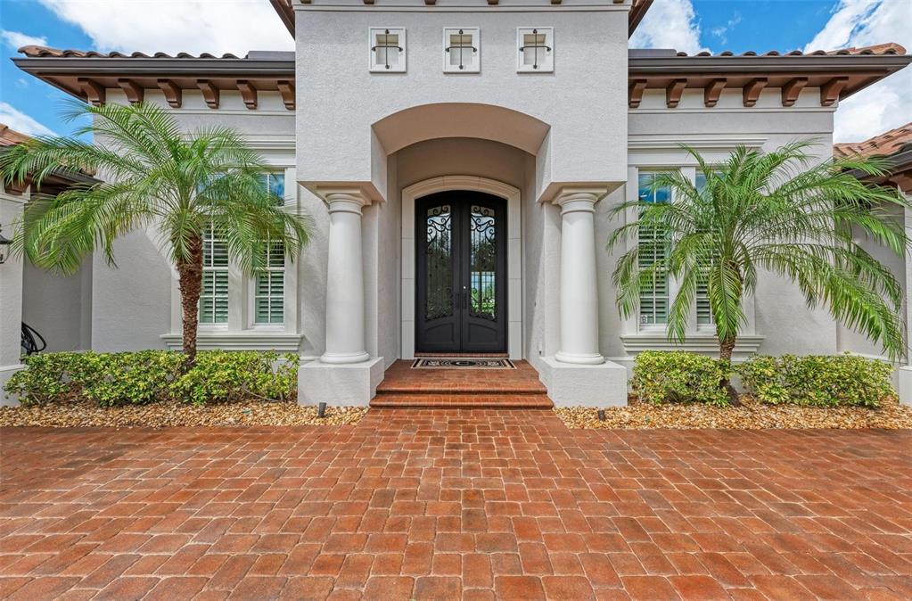 FOUNDERS CLUB - Residential