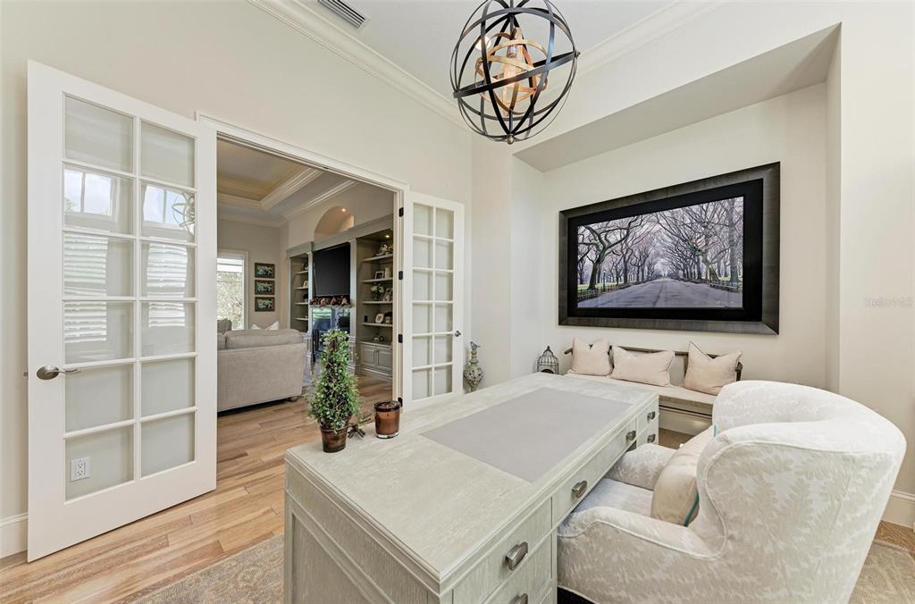 FOUNDERS CLUB - Residential