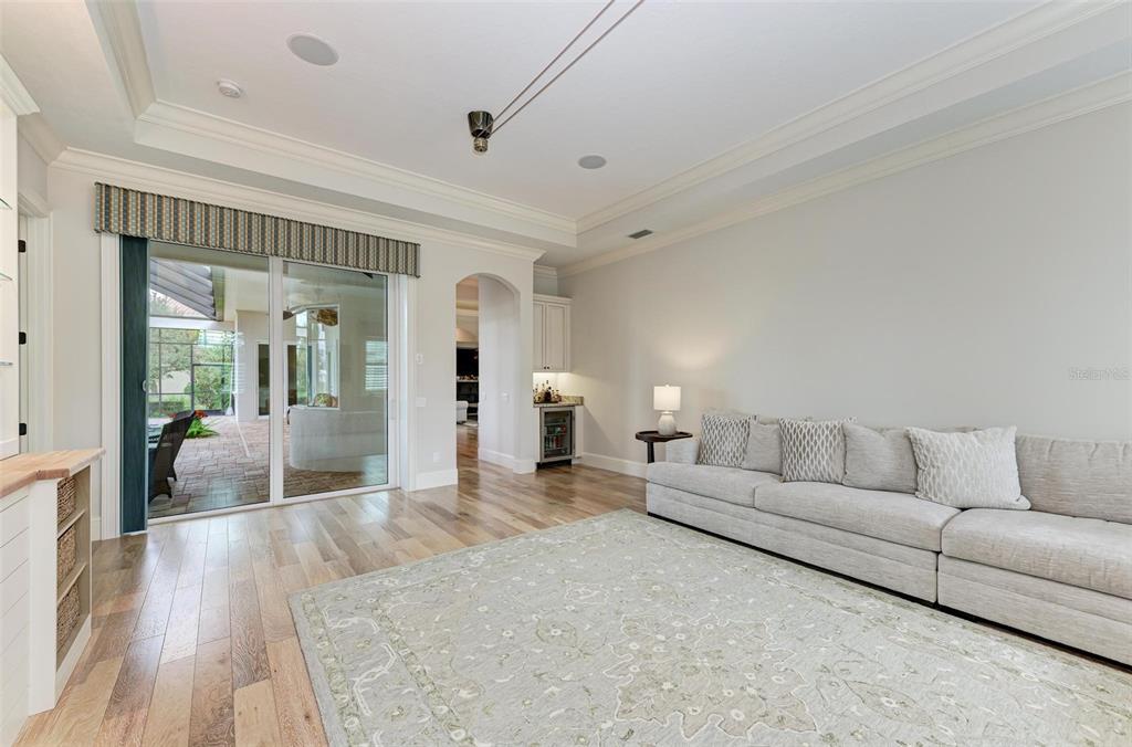 FOUNDERS CLUB - Residential