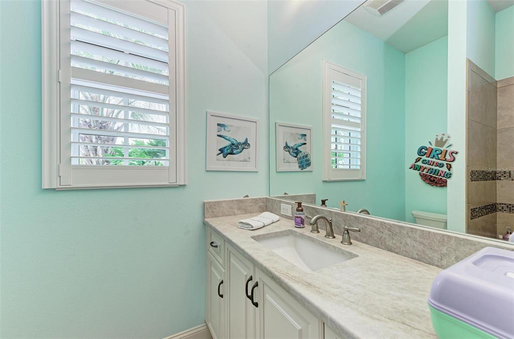 FOUNDERS CLUB - Residential