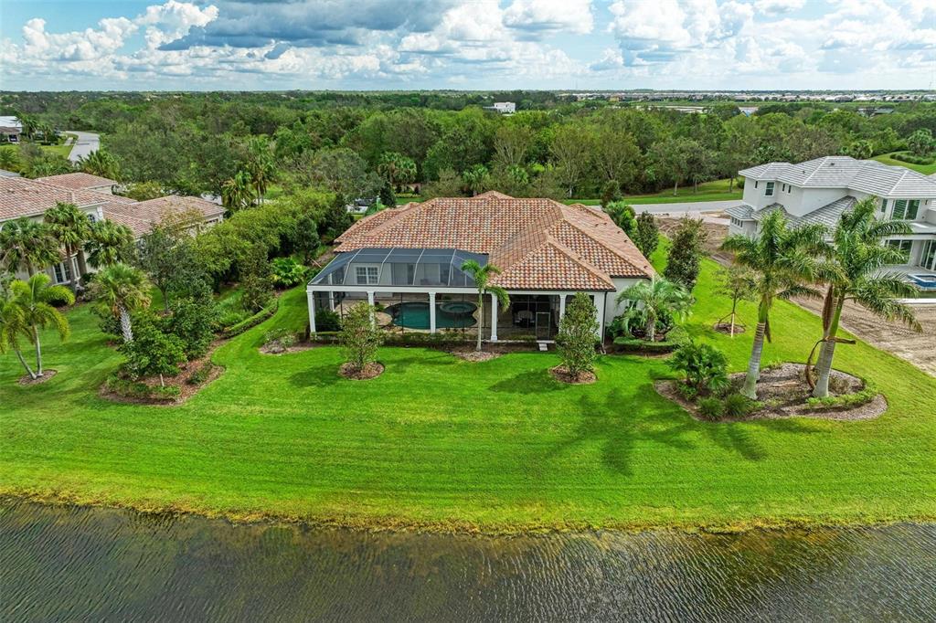 FOUNDERS CLUB - Residential