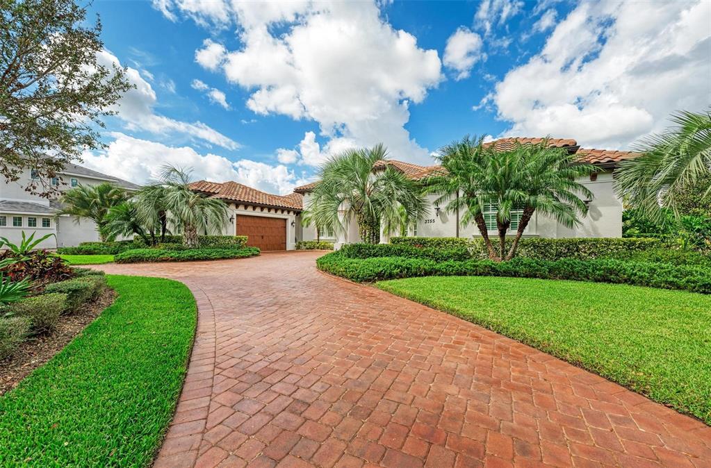 FOUNDERS CLUB - Residential