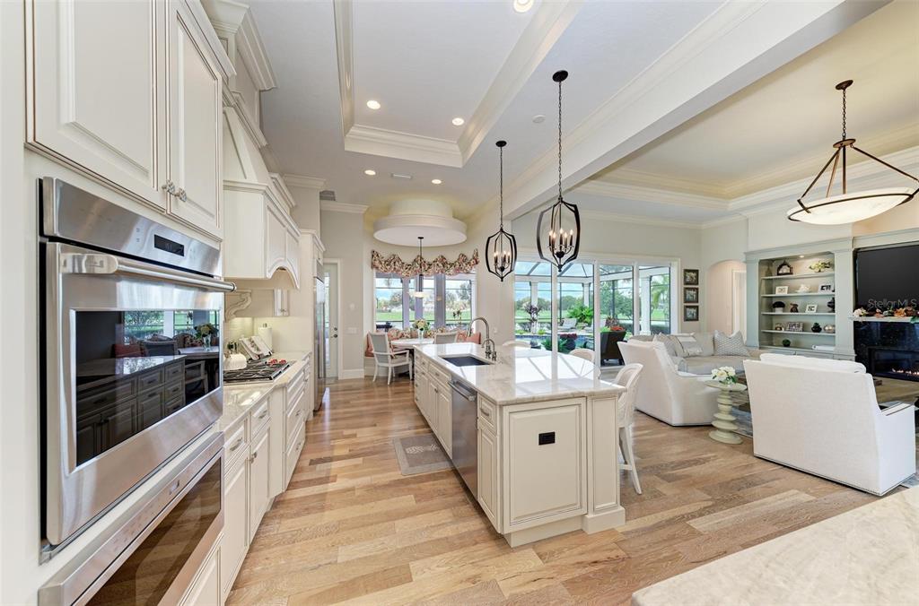 FOUNDERS CLUB - Residential