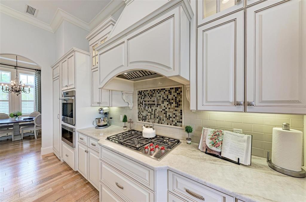 FOUNDERS CLUB - Residential