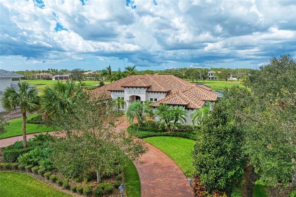 FOUNDERS CLUB - Residential