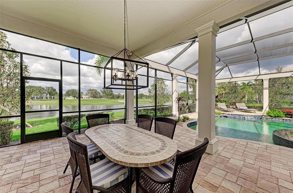 FOUNDERS CLUB - Residential