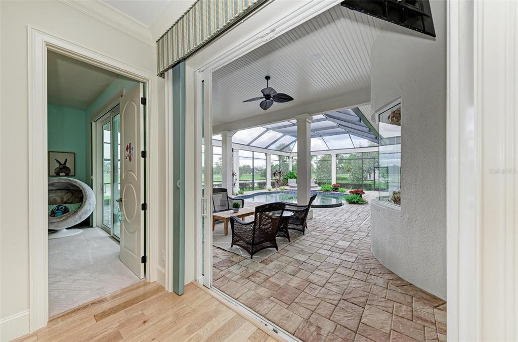 FOUNDERS CLUB - Residential