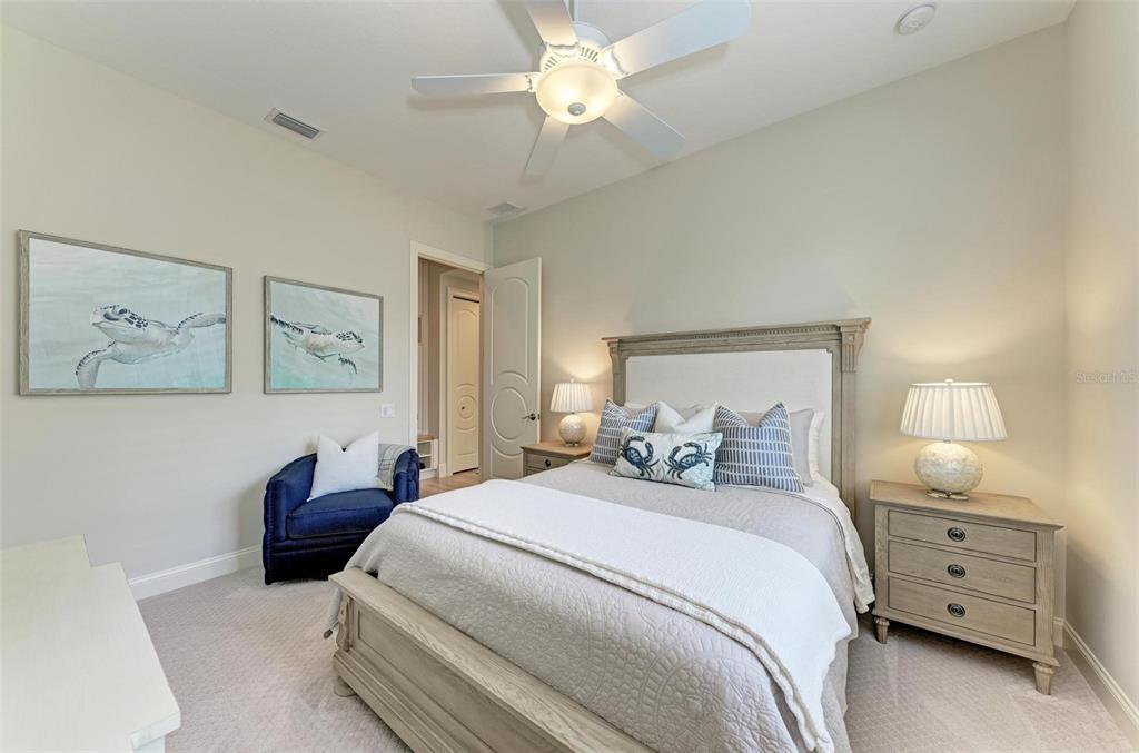 FOUNDERS CLUB - Residential