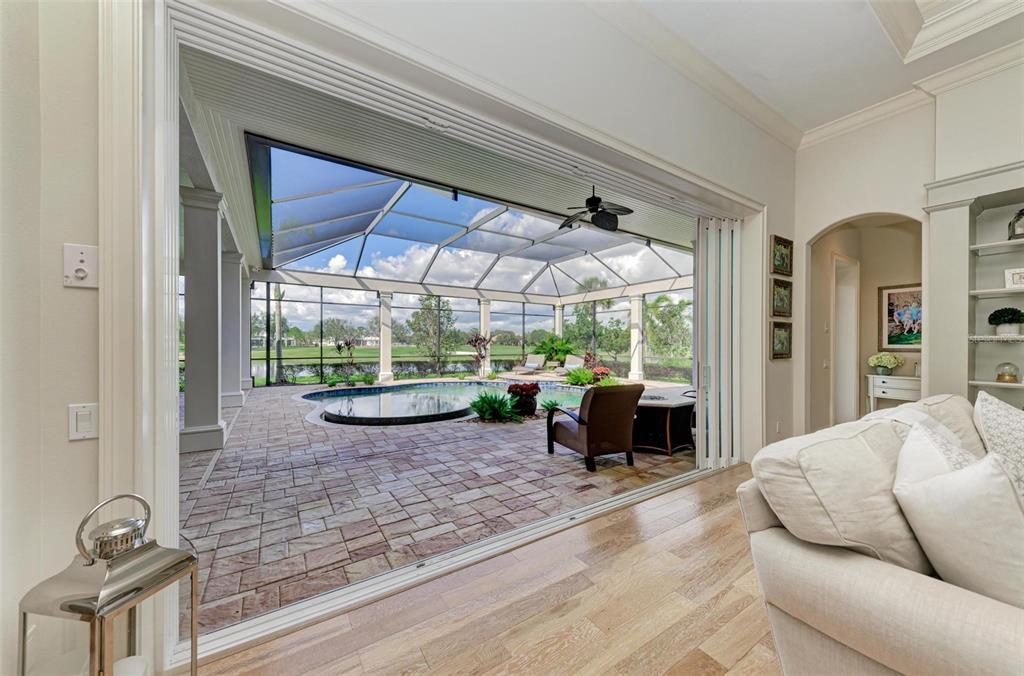 FOUNDERS CLUB - Residential