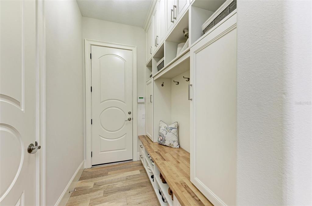 FOUNDERS CLUB - Residential