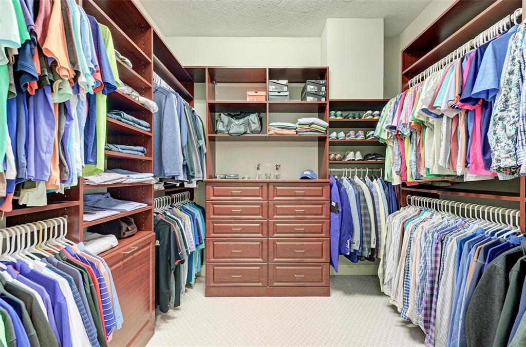 FOUNDERS CLUB - Residential