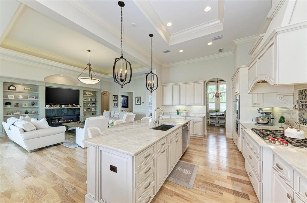 FOUNDERS CLUB - Residential