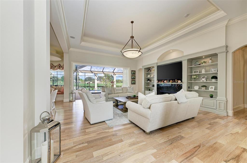 FOUNDERS CLUB - Residential