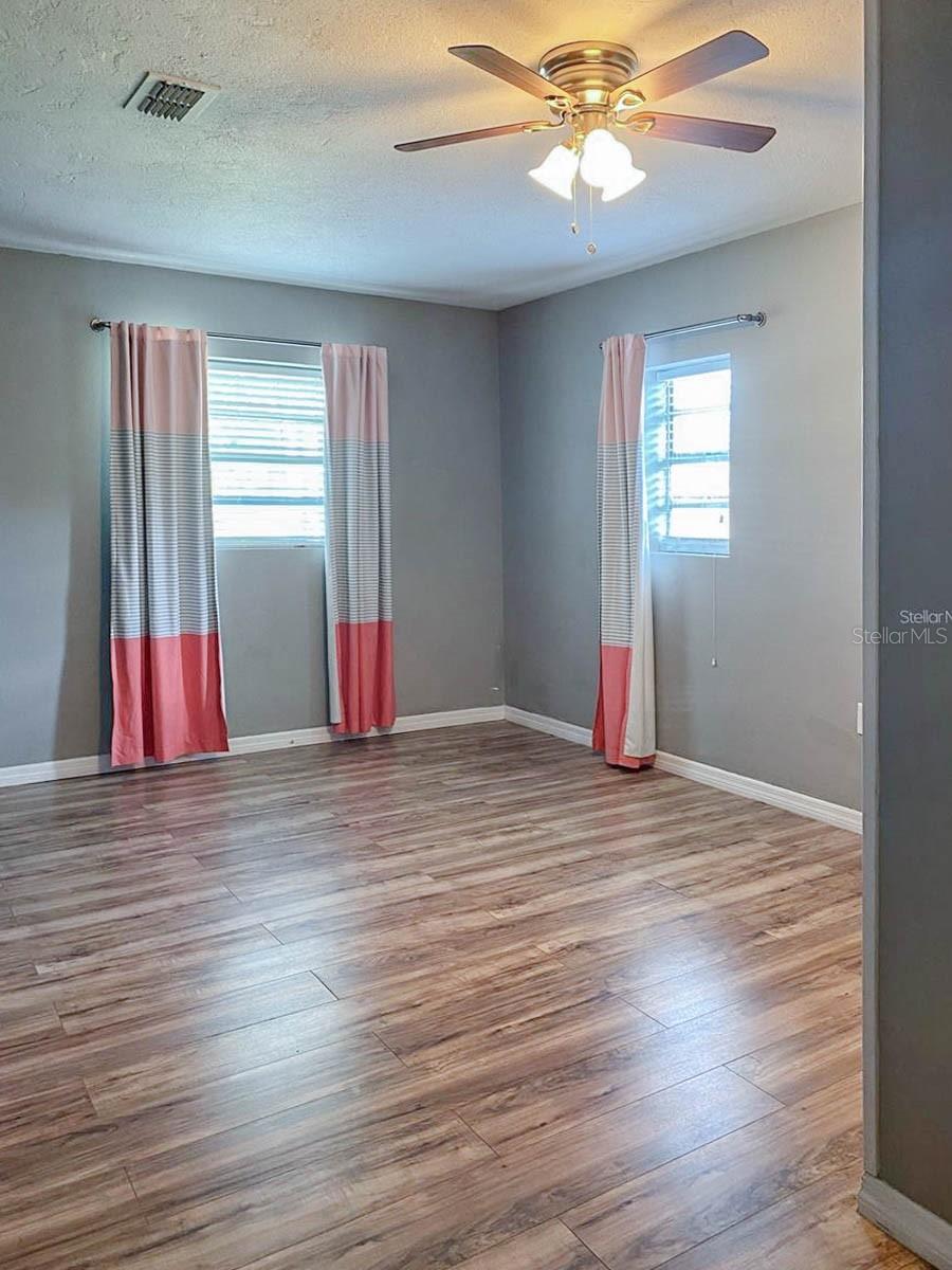 GOLDEN ACRES - Residential Lease