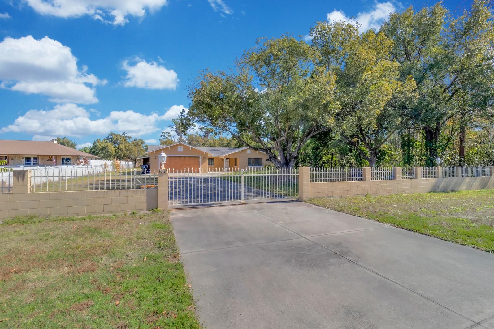 1137 N CHICKASAW TRAIL