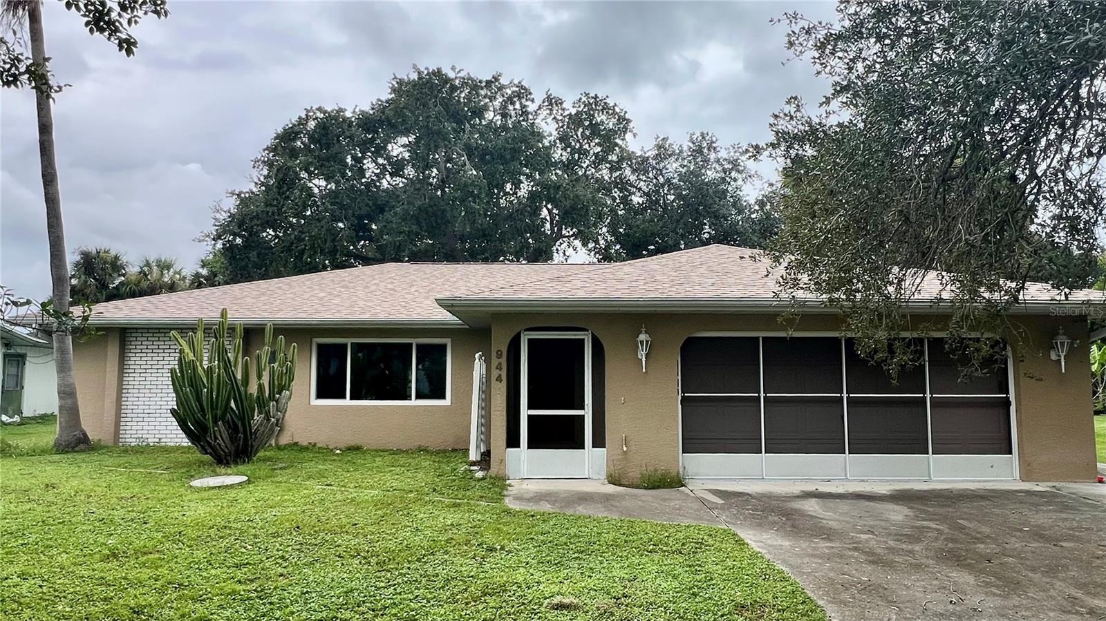 944 W TARPON BOULEVARD NW