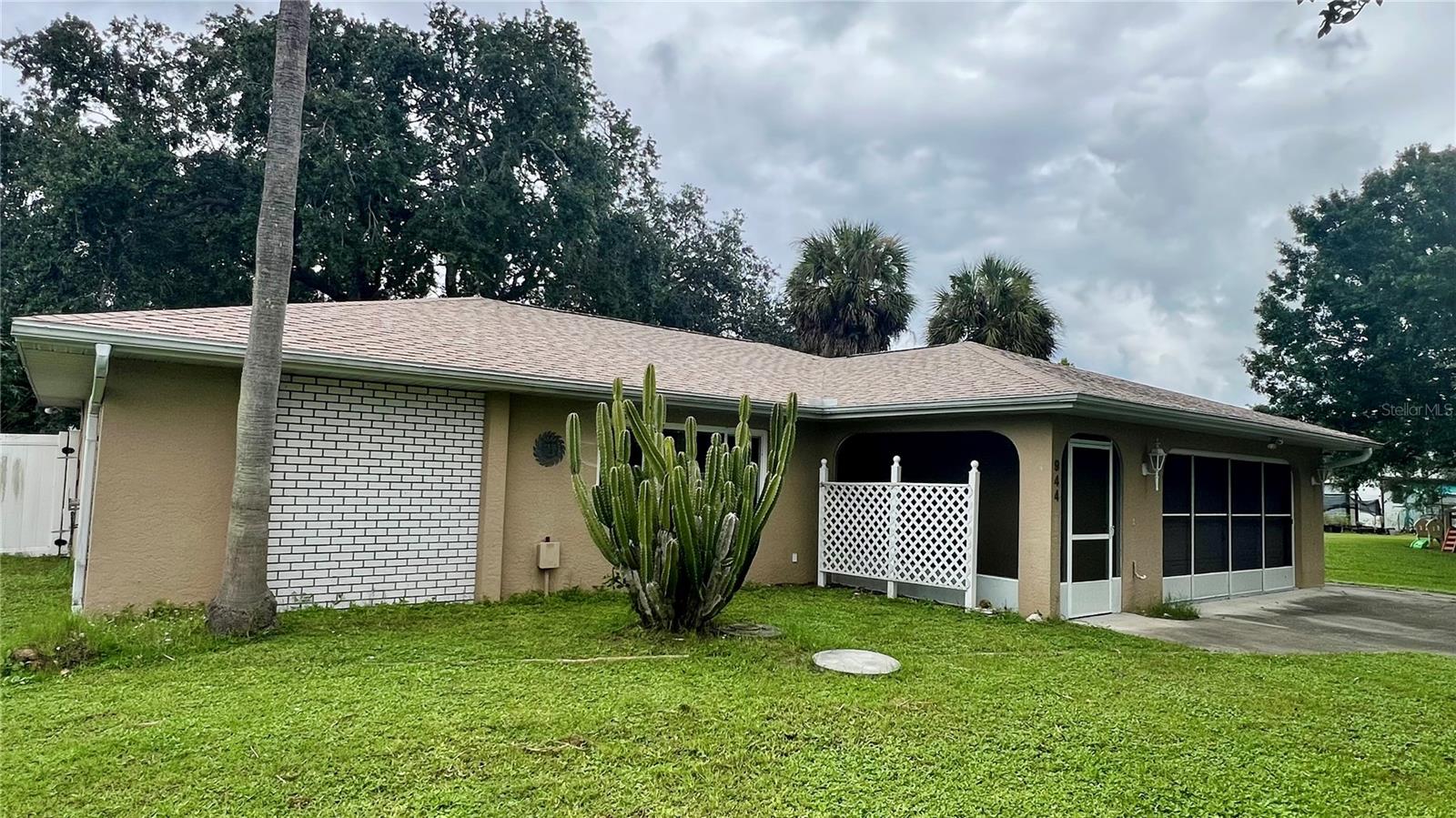 944 W TARPON BOULEVARD NW