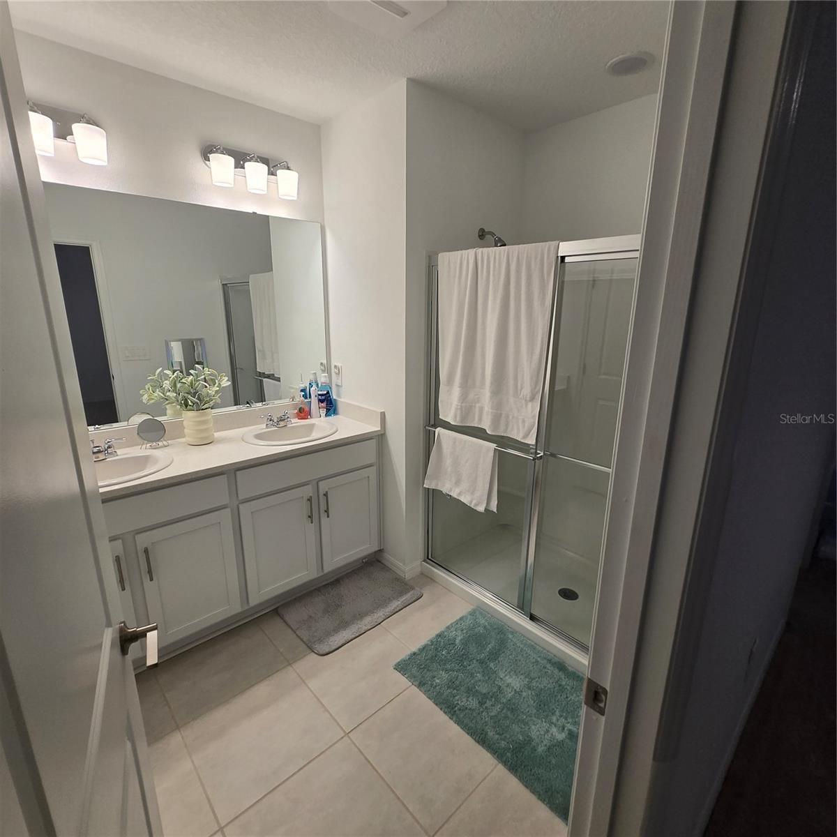 STEPPING STONE POD A PH 2 - Residential Lease