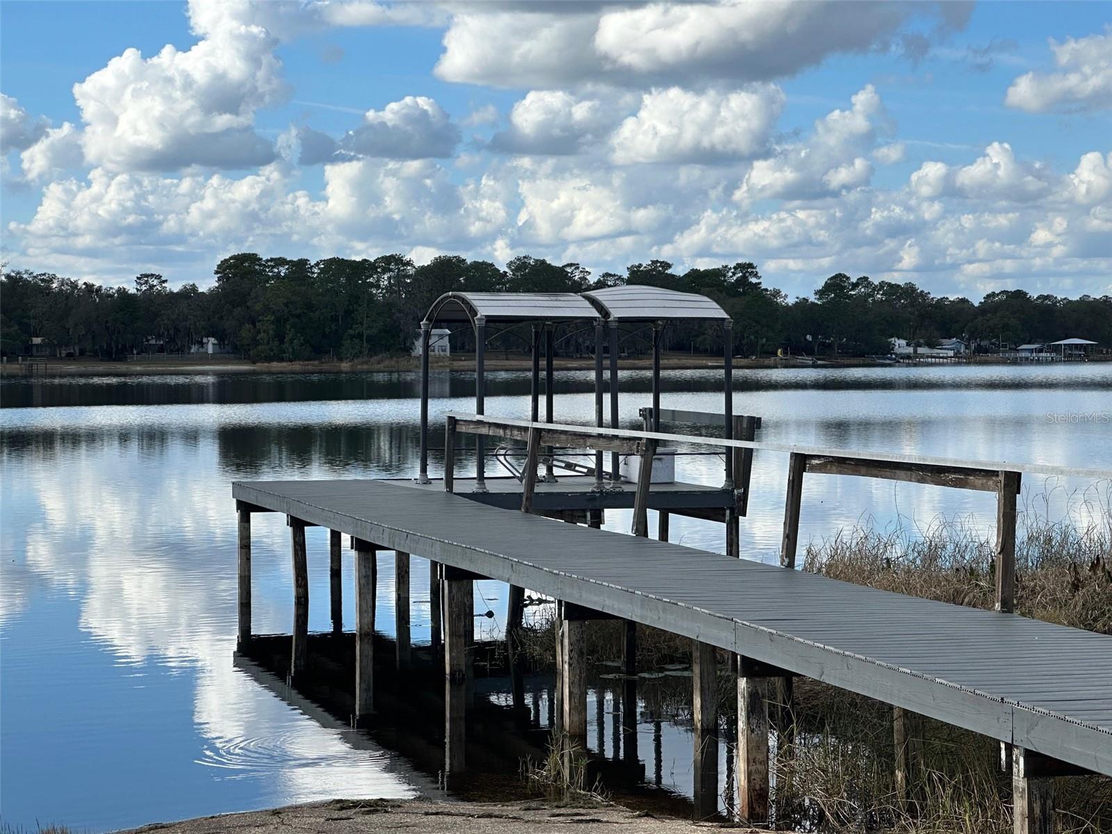 ISLAND LAKE ESTATE - Residential