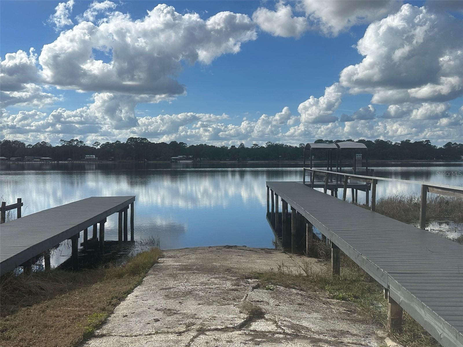 ISLAND LAKE ESTATE - Residential