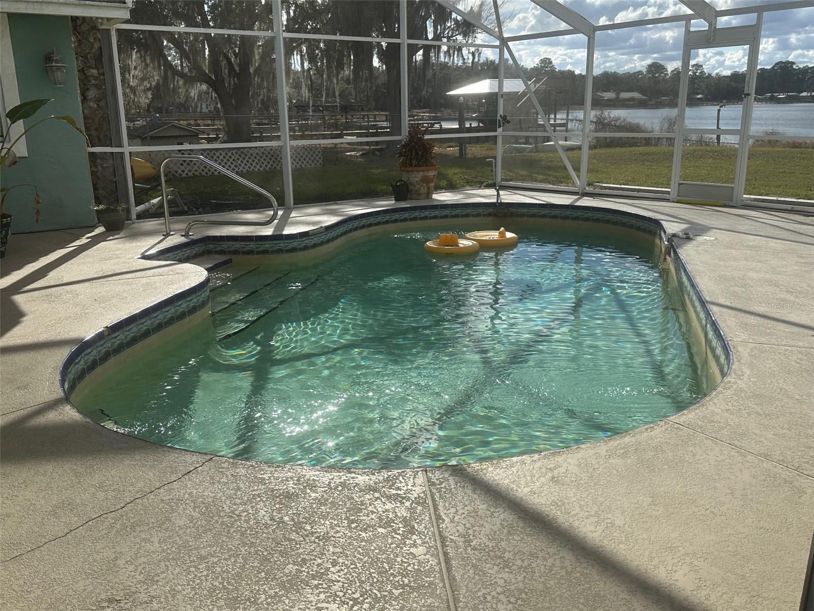 ISLAND LAKE ESTATE - Residential