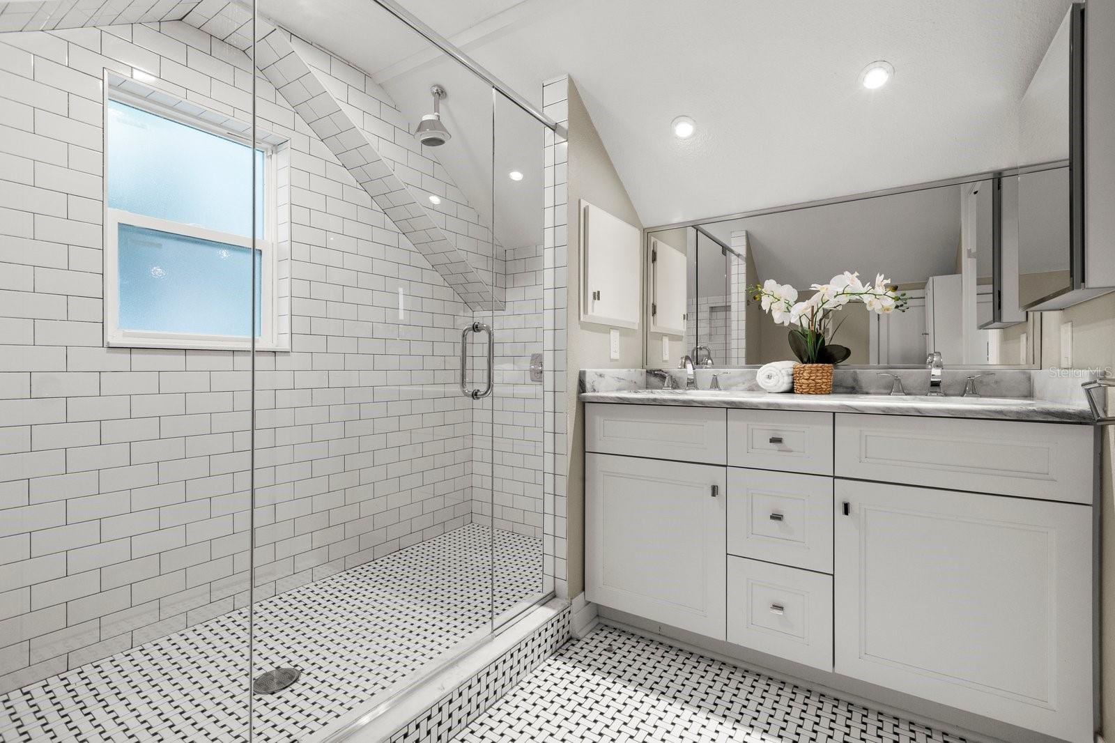 VERONICA HEIGHTS - Residential