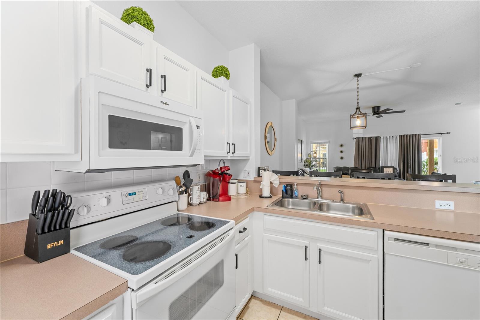 LAKE BERKLEY RESIDENCE - Residential