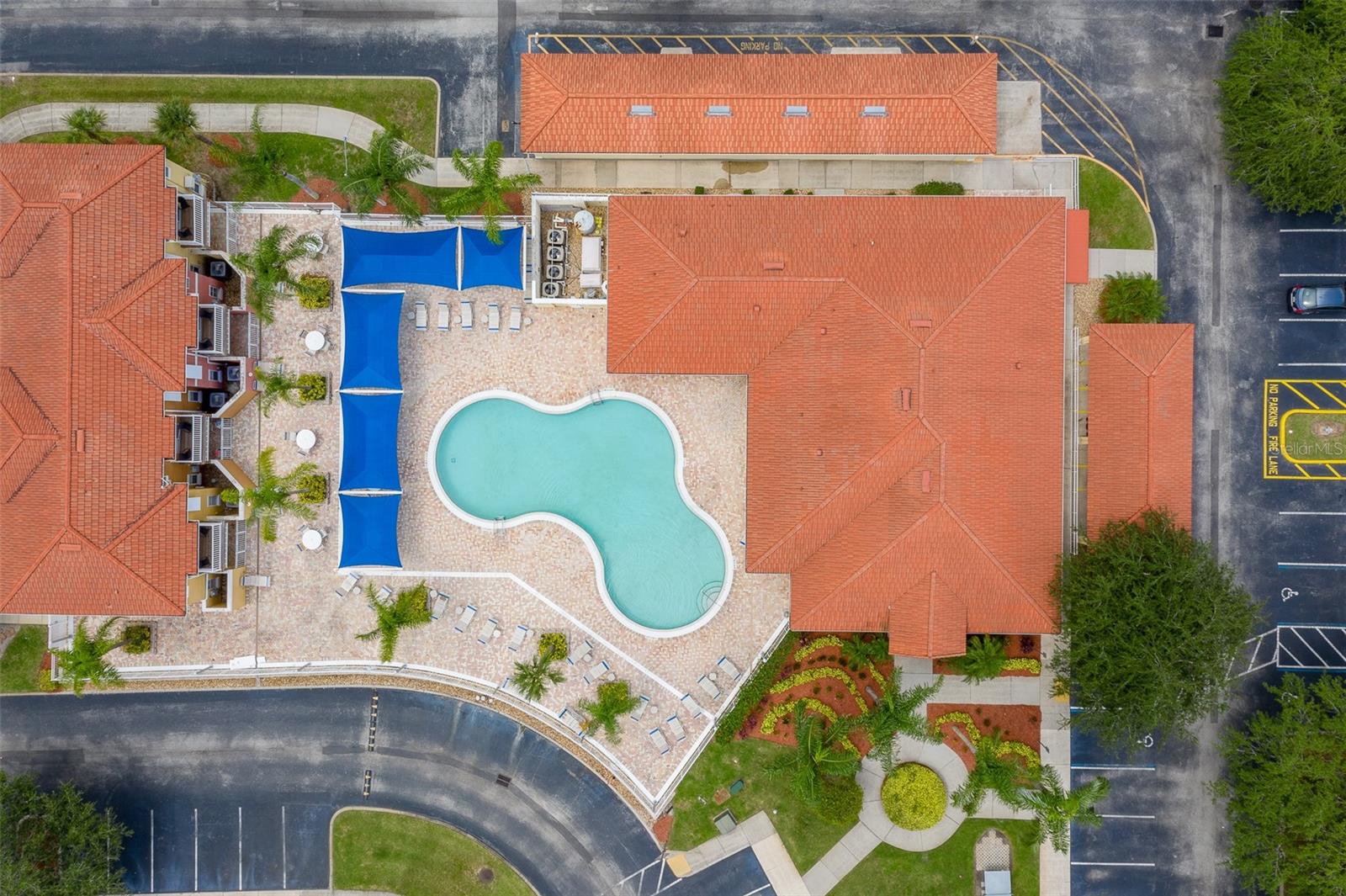 LAKE BERKLEY RESIDENCE - Residential