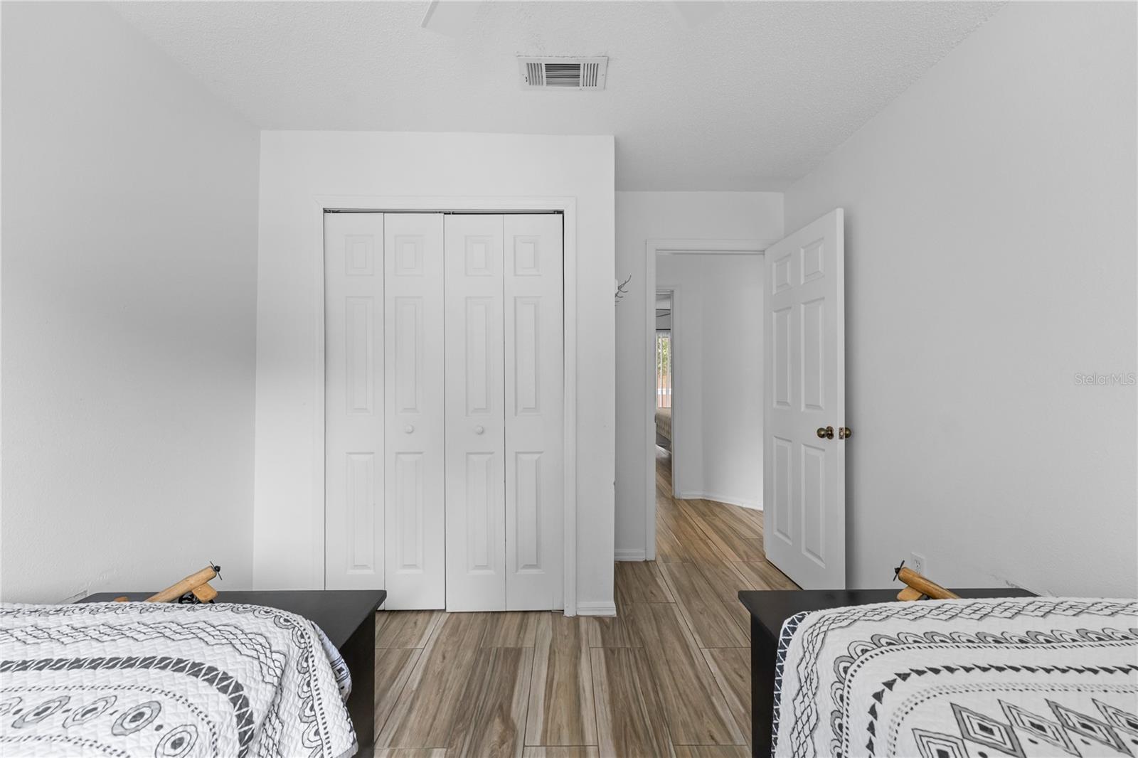 LAKE BERKLEY RESIDENCE - Residential