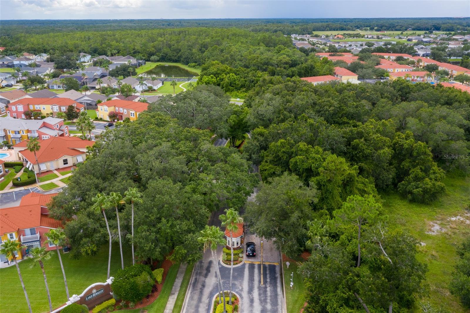 LAKE BERKLEY RESIDENCE - Residential