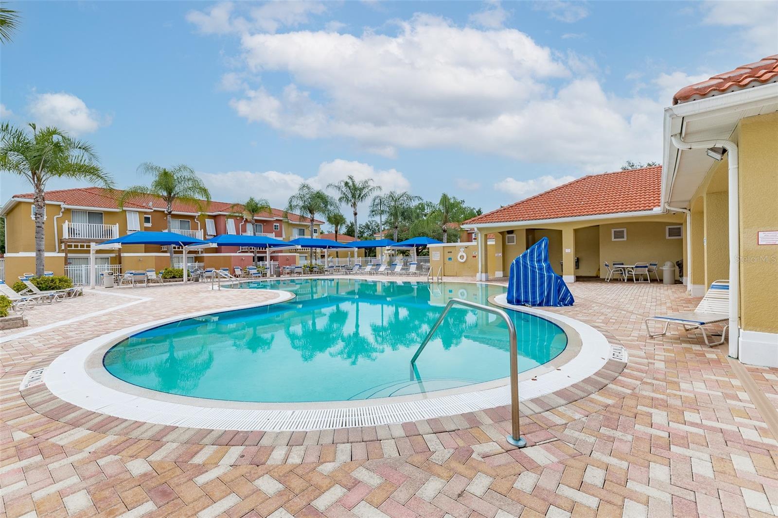 LAKE BERKLEY RESIDENCE - Residential