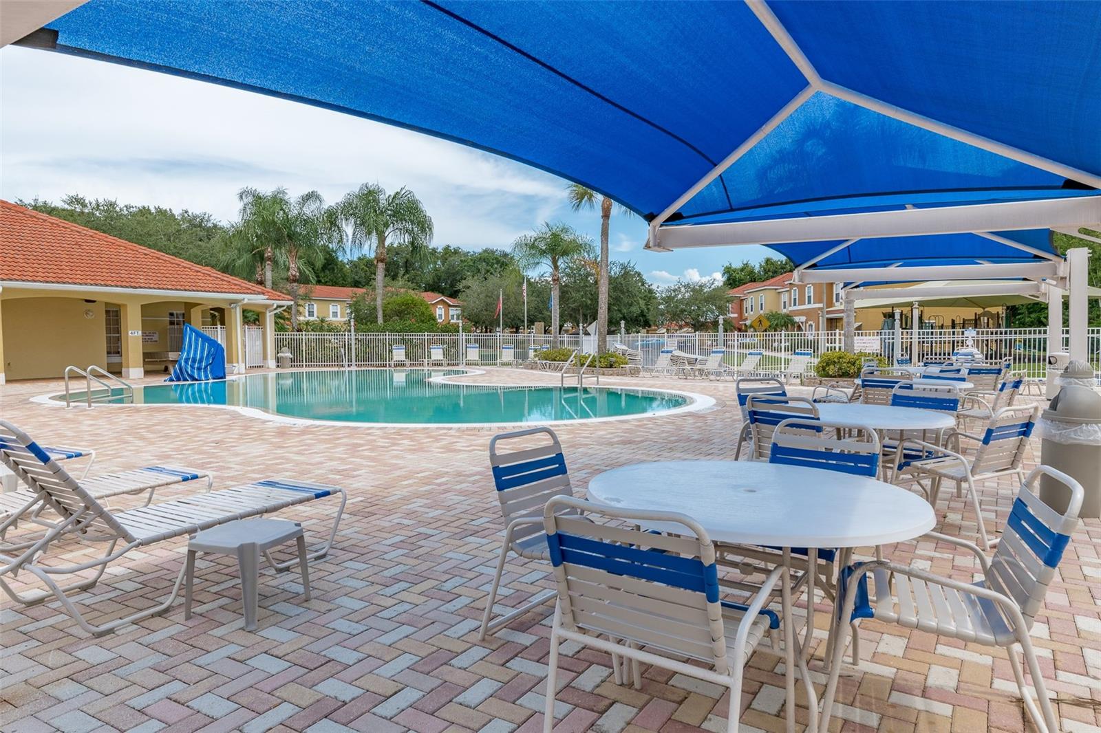 LAKE BERKLEY RESIDENCE - Residential