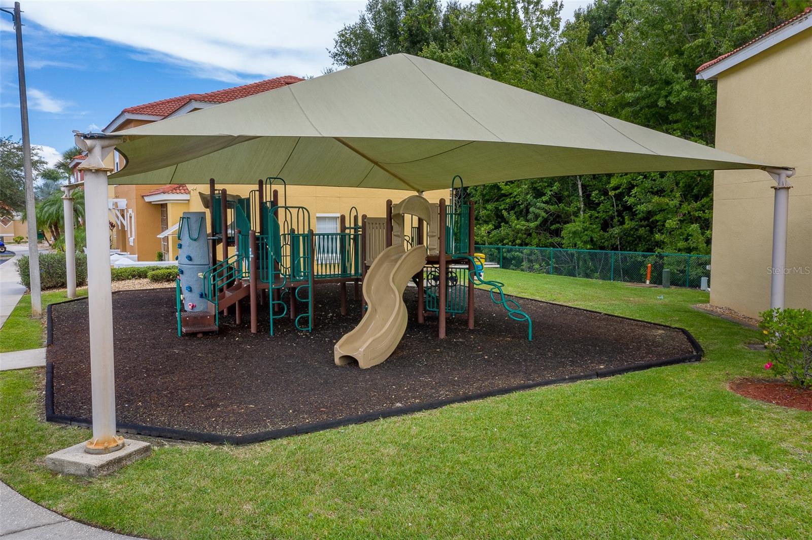 LAKE BERKLEY RESIDENCE - Residential