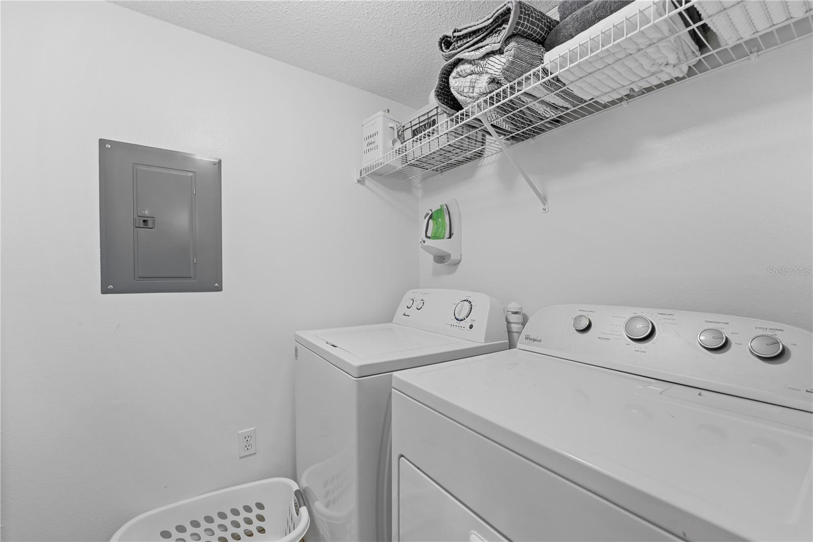 LAKE BERKLEY RESIDENCE - Residential