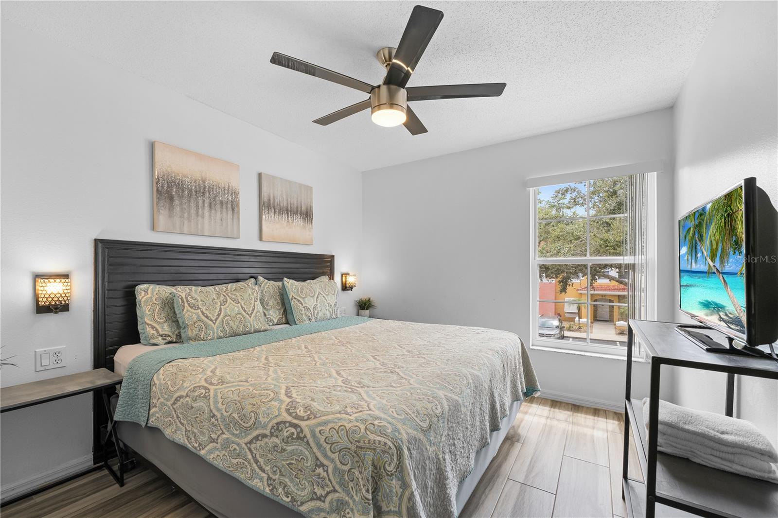 LAKE BERKLEY RESIDENCE - Residential