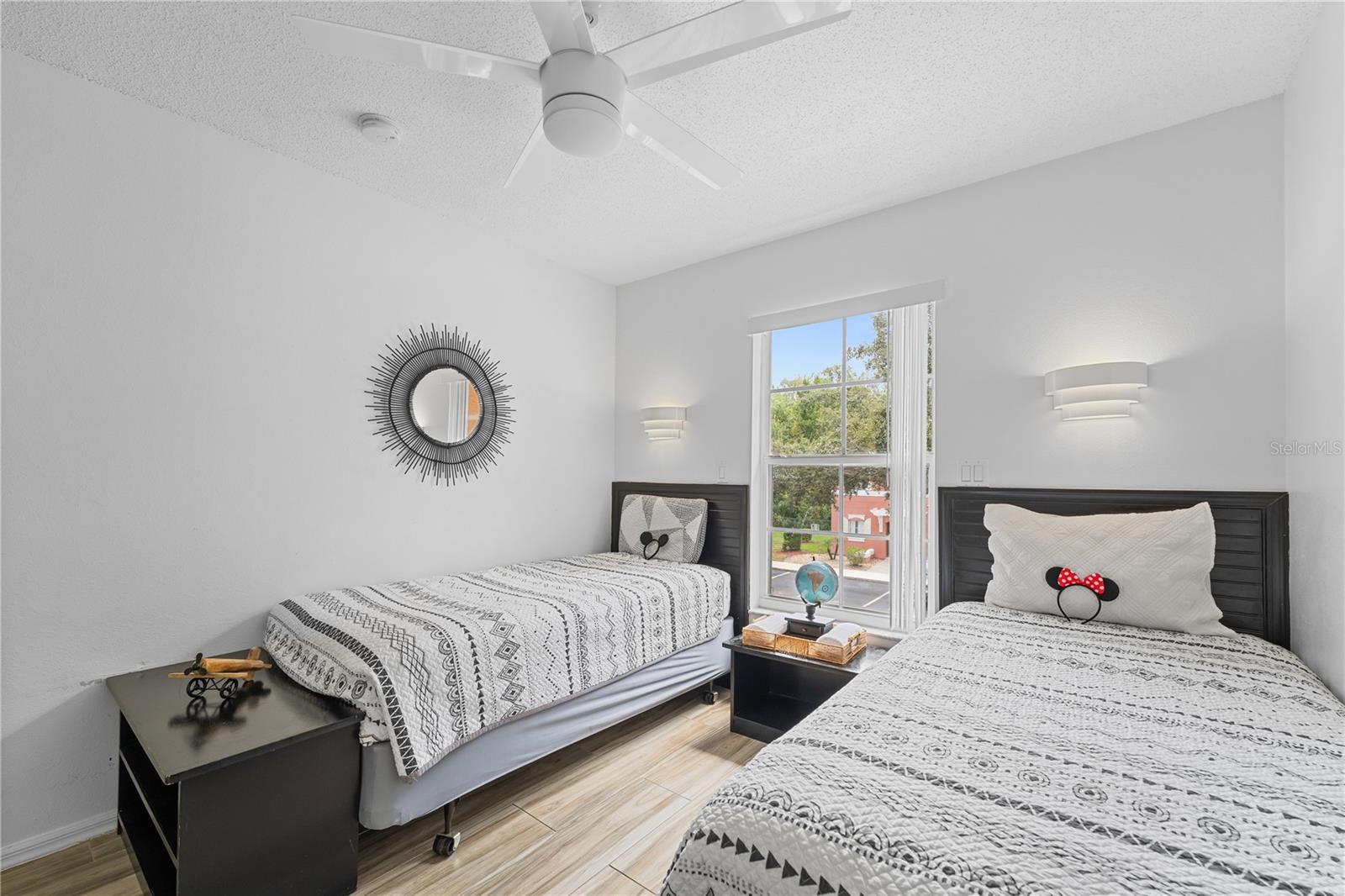 LAKE BERKLEY RESIDENCE - Residential