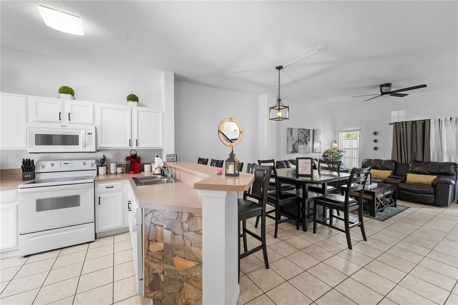 LAKE BERKLEY RESIDENCE - Residential